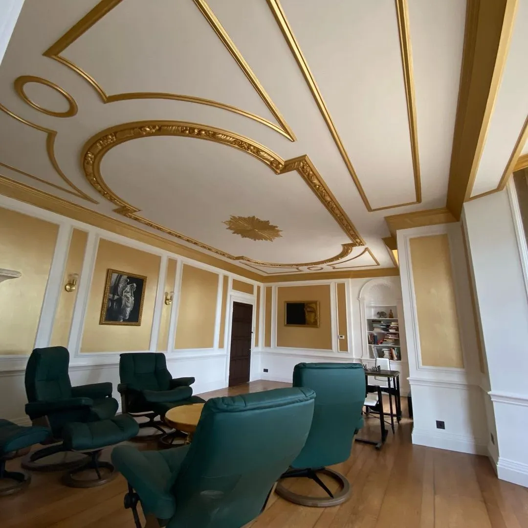 Gilded ceiling and panelled drawing room decorated by Flawless Finish